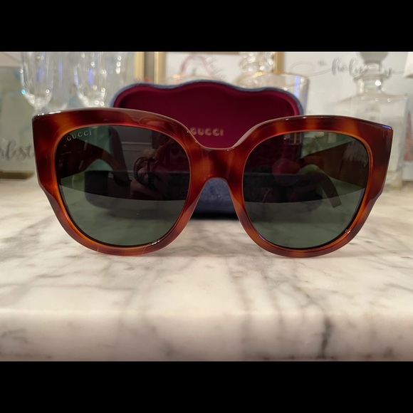 Gucci Sunglasses Tortoise - Picture 4 of 5
